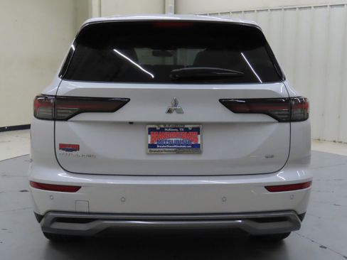 New 2025 Mitsubishi Outlander SE image 4