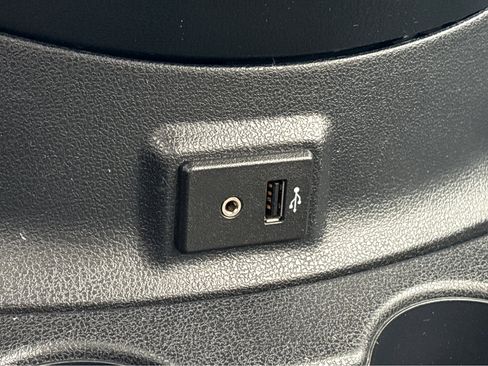 Used 2017 Nissan Versa Note SV image 18