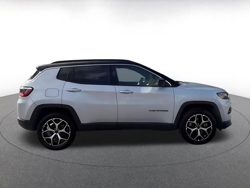Used 2025 Jeep Compass Limited image 24