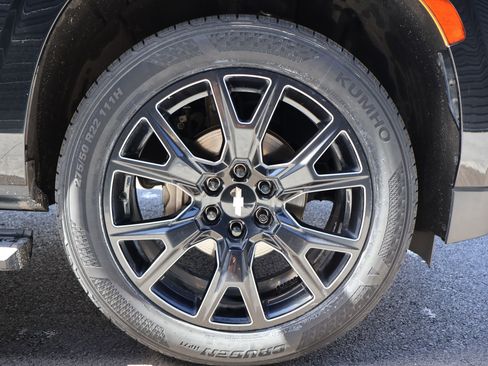 Used 2021 Chevrolet Suburban High Country w/ Premium Package AWD/4WD image 30