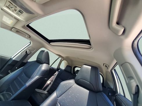 Used 2019 Toyota RAV4 Limited w/ Cold Weather Package FWD image 17