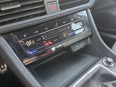 Used 2025 Volkswagen Jetta Sport FWD image 29