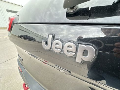 Used 2015 Jeep Cherokee Trailhawk w/ Comfort/Convenience Group image 31