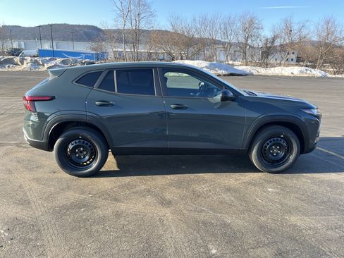 New 2026 Chevrolet Trax LS image 7