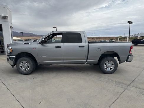 Used 2022 RAM 2500 Big Horn AWD/4WD image 1
