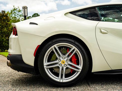 Used 2019 Ferrari 812 Superfast image 10