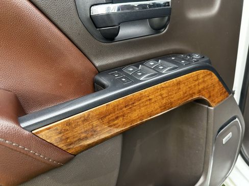 Used 2017 Chevrolet Silverado 1500 High Country image 14