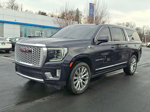Used 2023 GMC Yukon XL Denali image 3