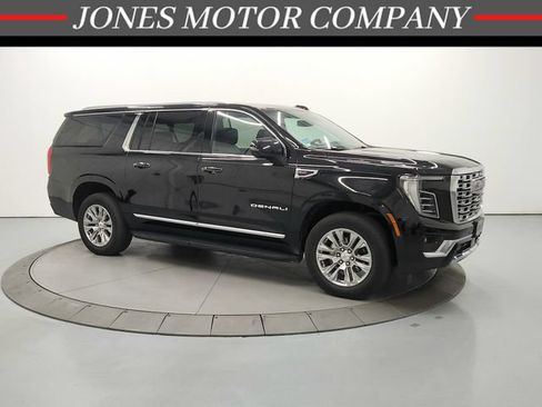 Used 2025 GMC Yukon XL Denali AWD/4WD image 1