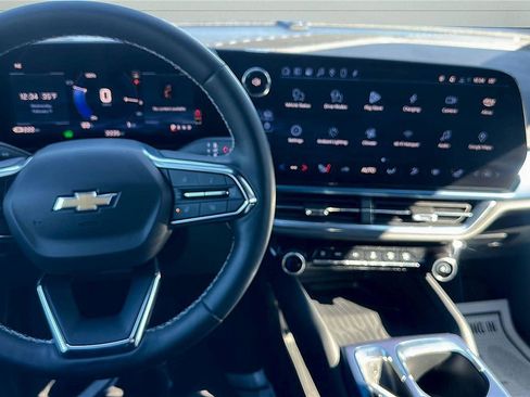 Used 2024 Chevrolet Equinox EV LT image 18