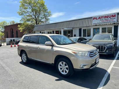 Used 2011 Toyota Highlander SE w/ Tow Pkg