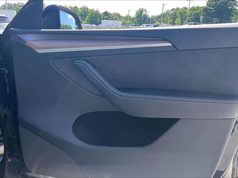Used 2024 Tesla Model Y Long Range AWD/4WD image 21