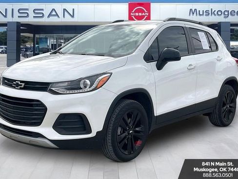 Used 2022 Chevrolet Trax LT w/ Redline Edition AWD/4WD image 3