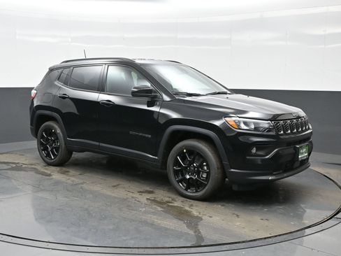 New 2026 Jeep Compass Latitude AWD/4WD image 8