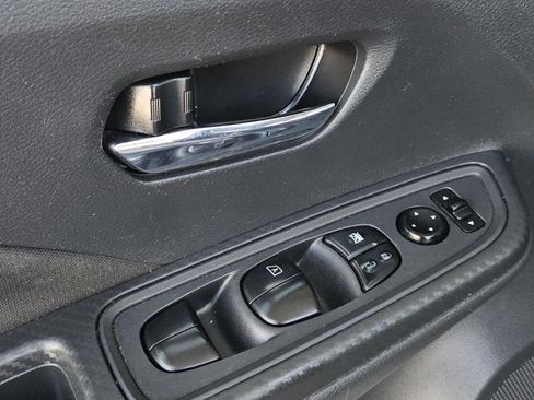 Used 2021 Nissan Versa SV image 23