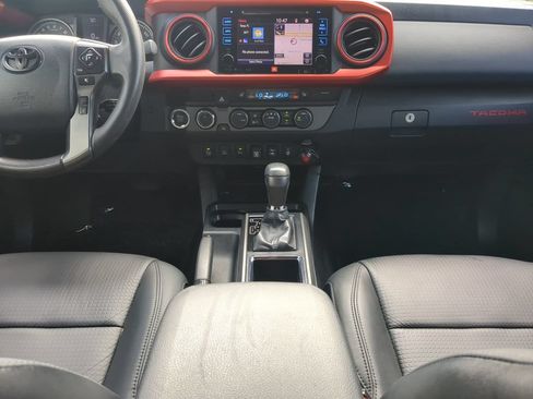 Used 2019 Toyota Tacoma TRD Off-Road AWD/4WD image 14