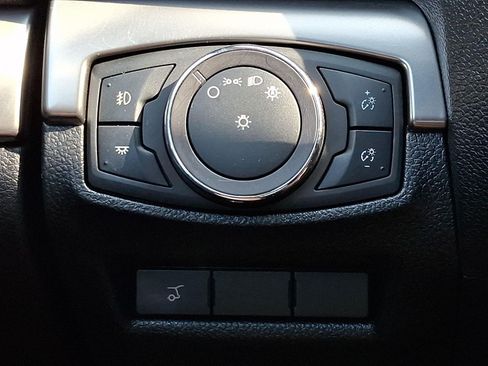 Used 2019 Ford Explorer XLT w/ Equipment Group 202A AWD/4WD image 25