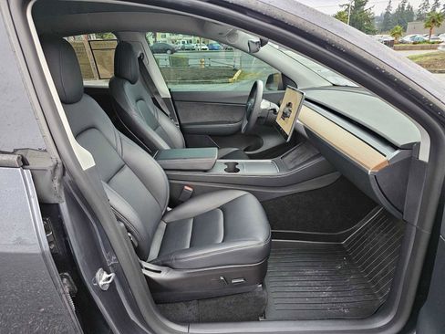 Used 2022 Tesla Model Y Performance image 11