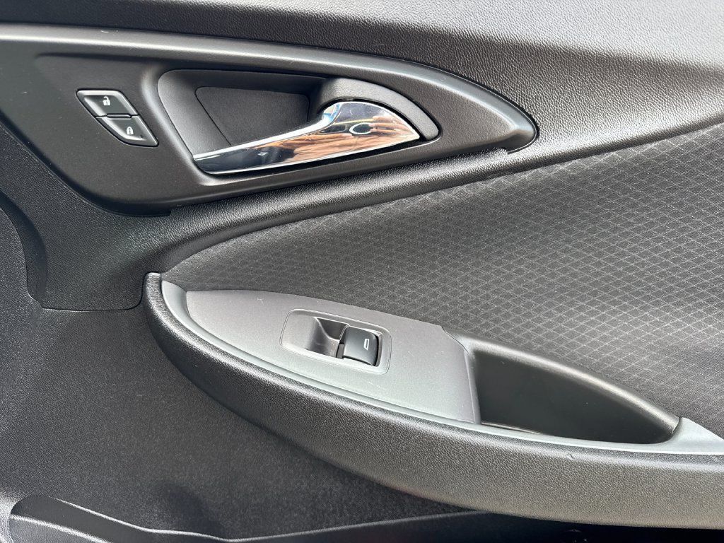 Used 2024 Chevrolet Malibu LT FWD image 18