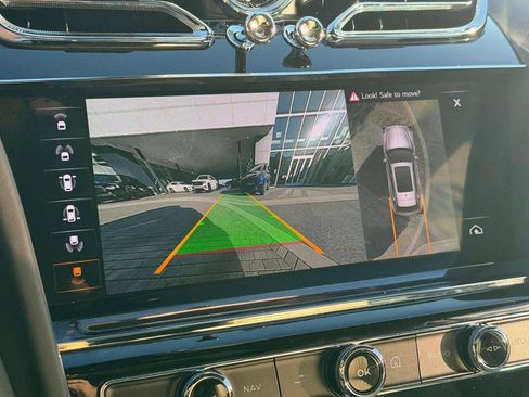 Certified 2022 Bentley Bentayga image 44