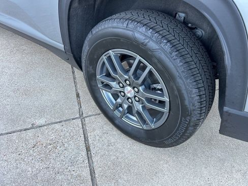 Used 2025 GMC Acadia Elevation image 10