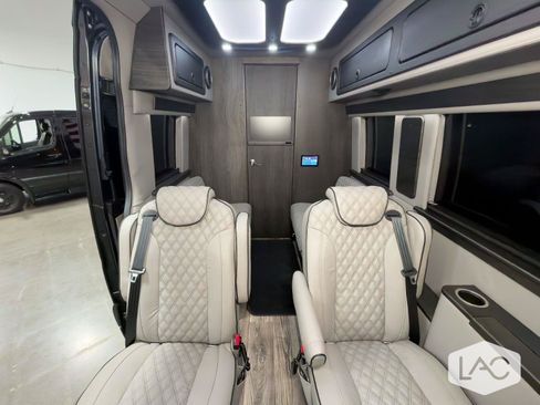 Used 2022 Mercedes-Benz Sprinter 2500 image 17