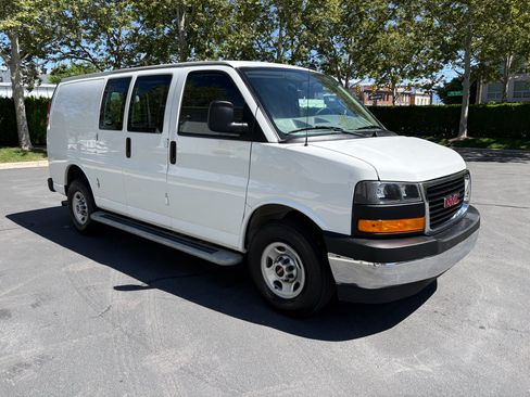 Used 2024 GMC Savana 2500 w/ Driver Convenience Package RWD image 6