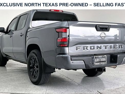Used 2023 Nissan Frontier SV w/ Midnight Edition Package RWD image 17