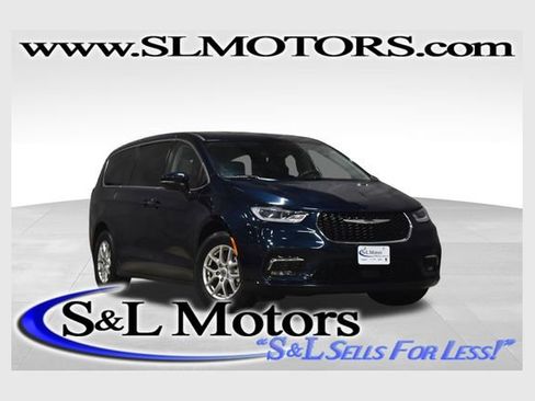 Used 2023 Chrysler Pacifica Touring-L FWD image 1