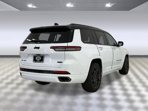 Used 2023 Jeep Grand Cherokee L Summit w/ Advanced Protech Group IV AWD/4WD image 9