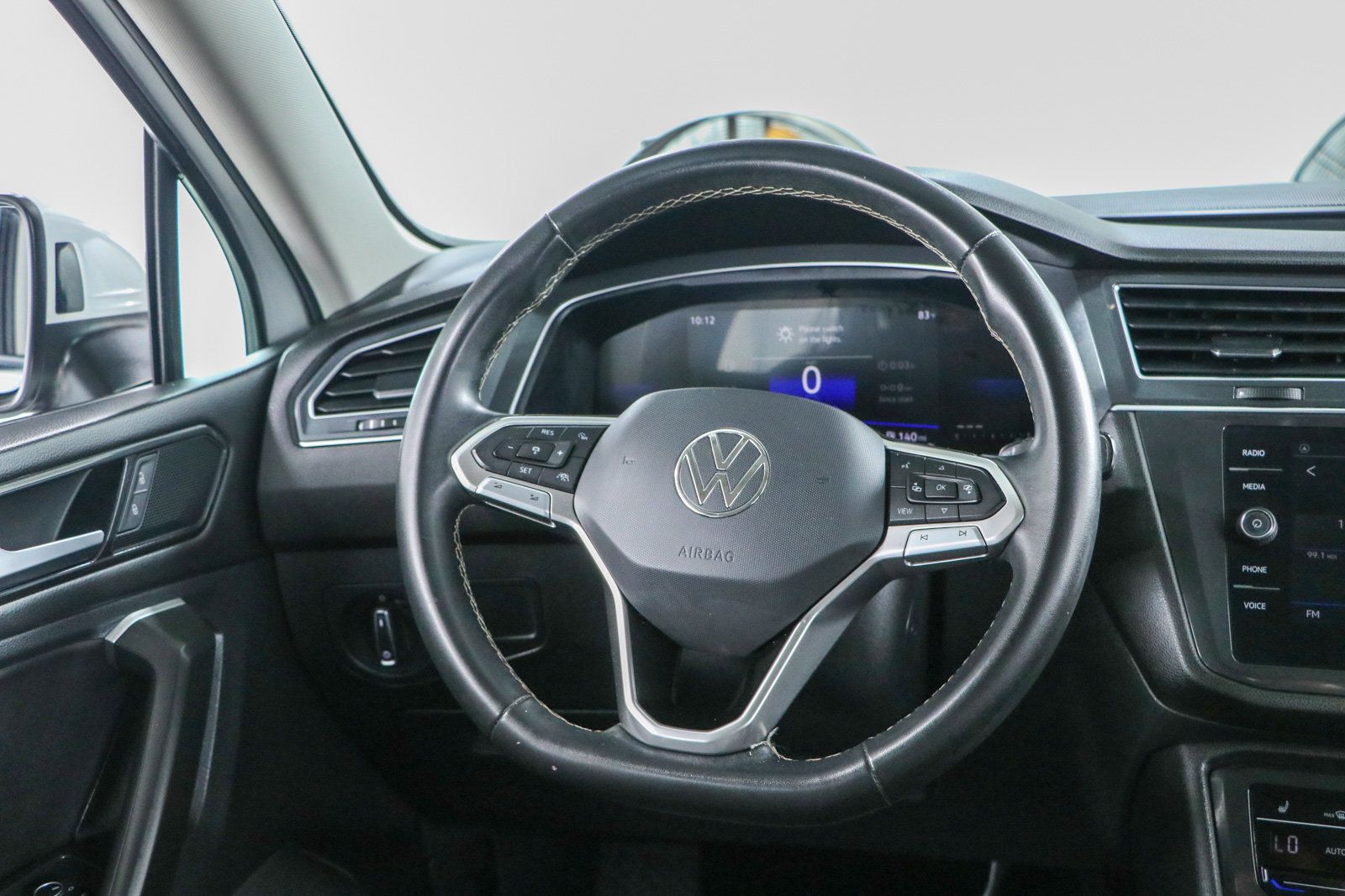 Used 2023 Volkswagen Tiguan SE w/ Panoramic Sunroof Package FWD image 12