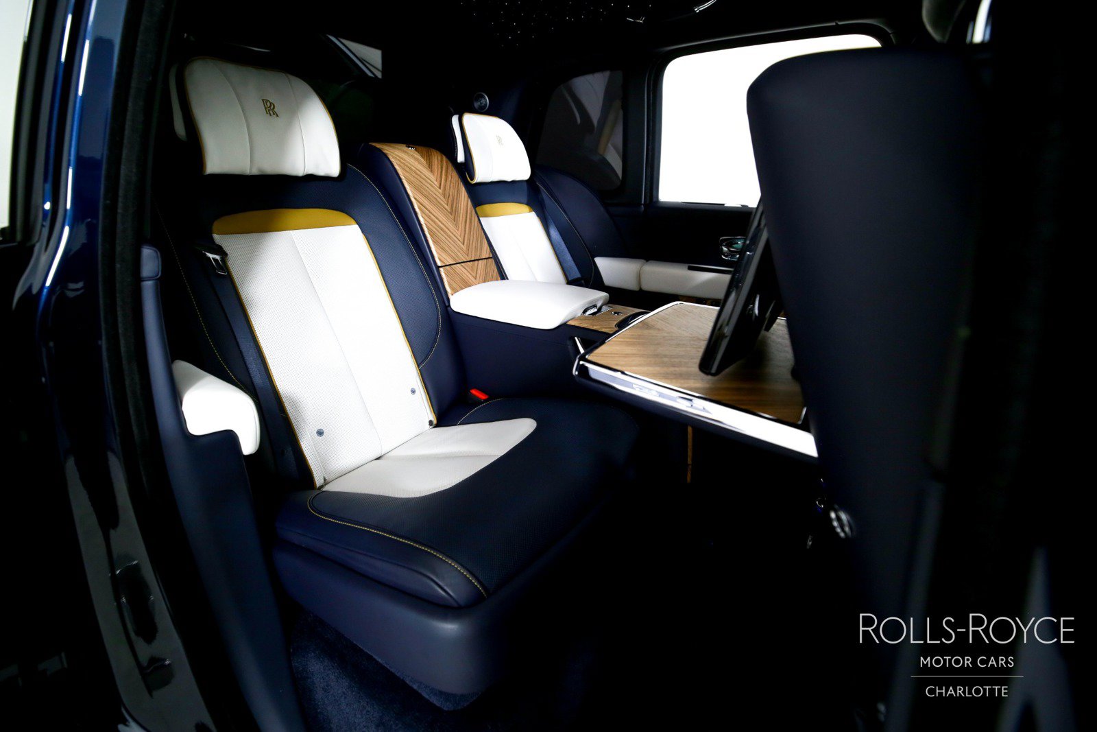 Certified 2025 Rolls-Royce Cullinan AWD/4WD image 32