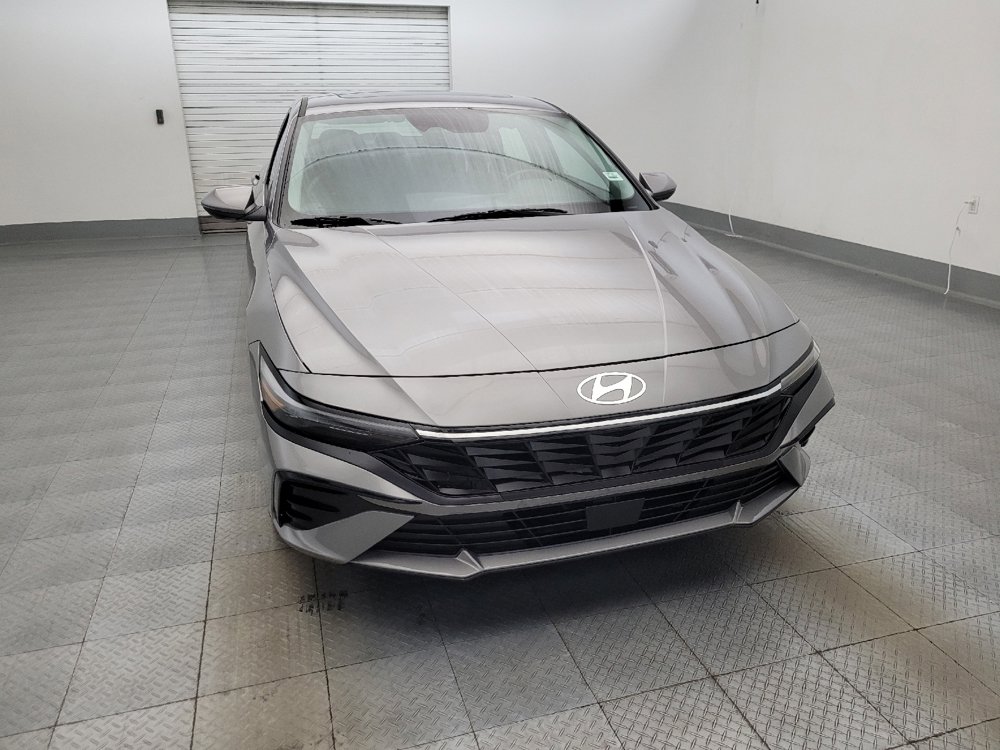 Used 2025 Hyundai Elantra Limited FWD image 14