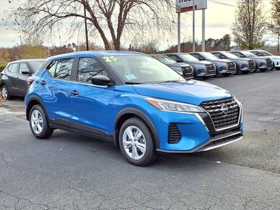 New 2025 Nissan Kicks Play S