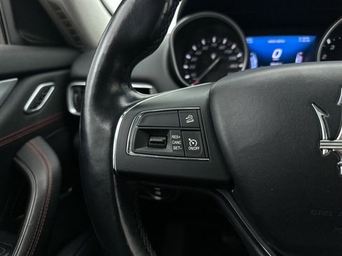 Used 2018 Maserati Levante GranLusso AWD/4WD image 25