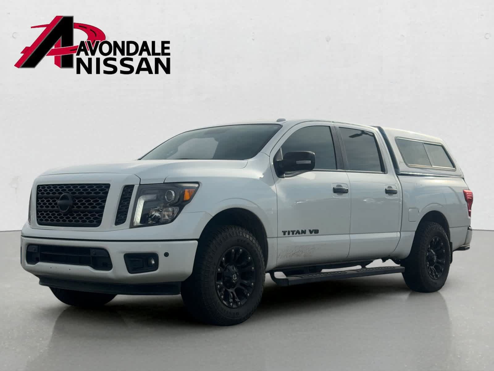 Used 2018 Nissan Titan SV w/ SV Convenience Package RWD image 2