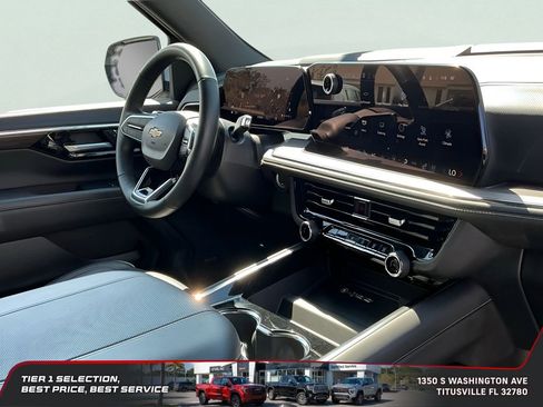 Used 2025 Chevrolet Suburban Premier RWD image 15