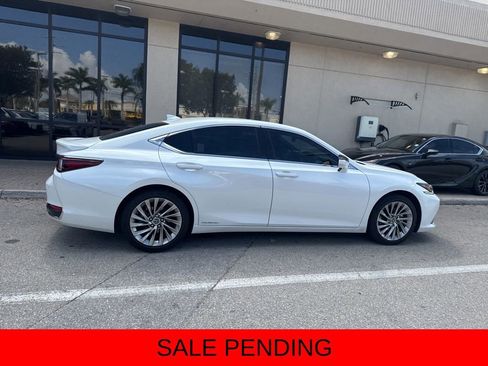 Used 2022 Lexus ES 300h Ultra Luxury w/ Accessory Package image 5