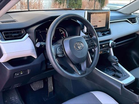 Used 2025 Toyota RAV4 XLE image 17
