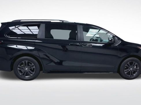 Certified 2025 Toyota Sienna XSE w/ XSE Plus Package AWD/4WD image 10