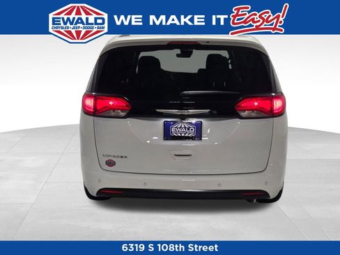New 2026 Chrysler Voyager LX FWD image 23