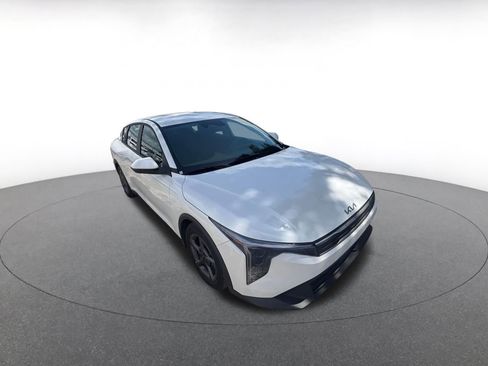 Used 2025 Kia K4 LXS image 2
