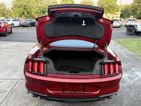 Used 2020 Ford Mustang Coupe RWD image 9