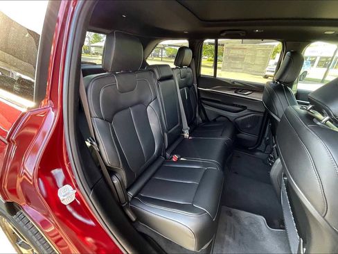New 2025 Jeep Grand Cherokee Limited w/ Luxury Tech Group II image 21