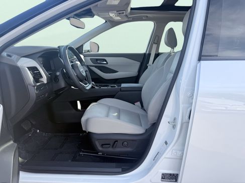 Used 2024 Nissan Rogue SL w/ SL Premium Package image 26