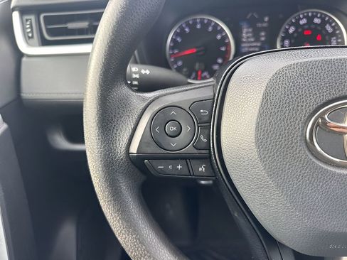 Used 2021 Toyota RAV4 LE image 13