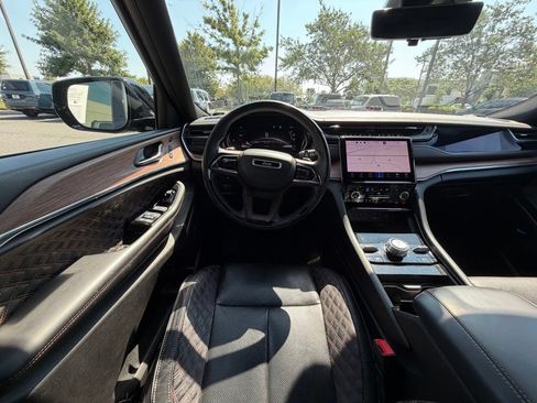 Used 2023 Jeep Grand Cherokee Summit w/ Advanced Protech Group IV AWD/4WD image 19