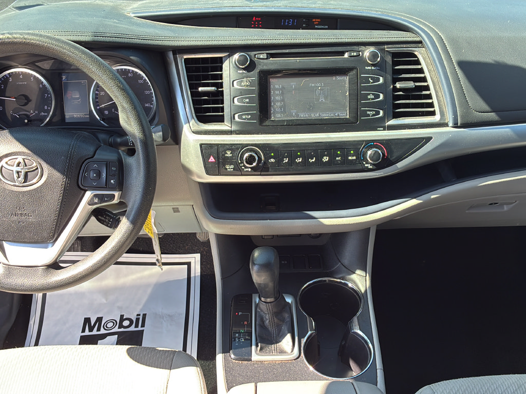 Used 2017 Toyota Highlander LE FWD image 24