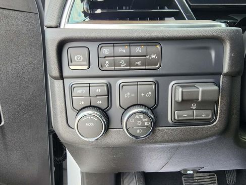 New 2026 Chevrolet Suburban High Country w/ Sun And Tow Package AWD/4WD image 13