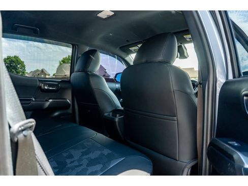Used 2019 Toyota Tacoma TRD Off-Road AWD/4WD image 15